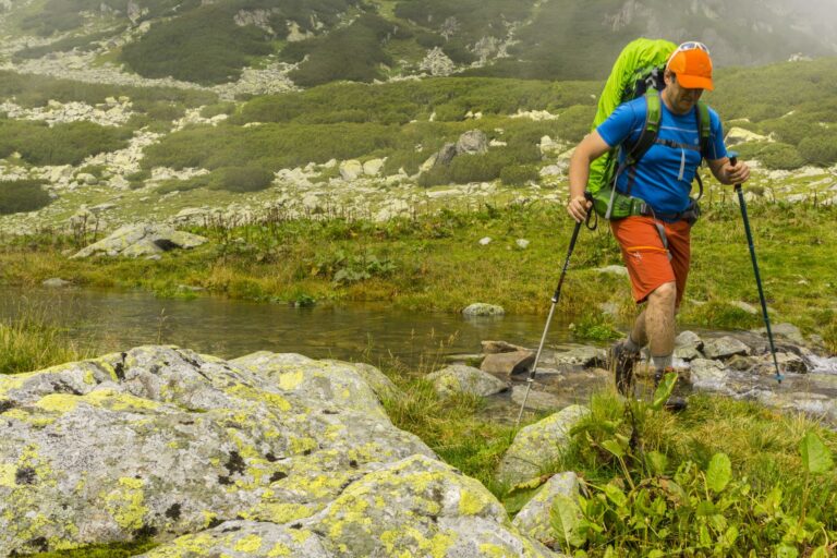 Read more about the article Hiking in Romania: rules, peaks, tips