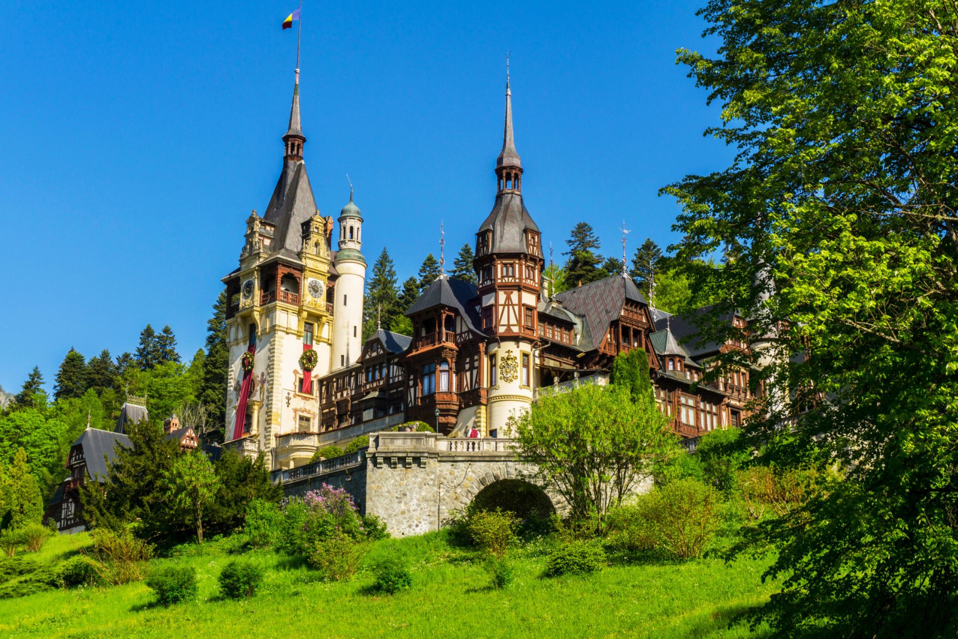 You are currently viewing Peles Castle and Transylvania countryside guided tour – 1 day