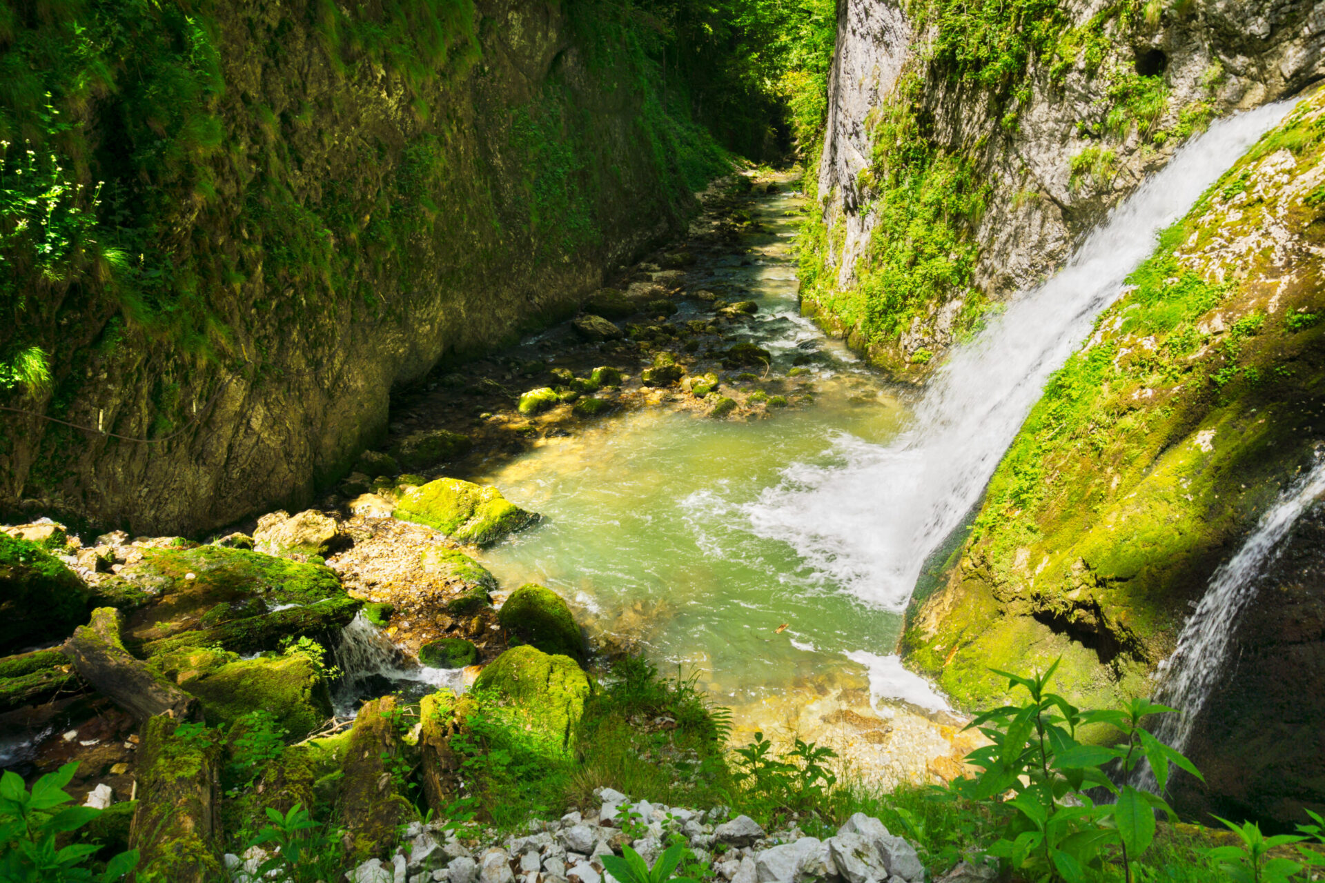 You are currently viewing Glaciers, waterfalls and caves in Apuseni: guided tour – 5 days